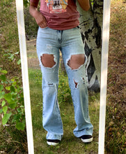 Load image into Gallery viewer, Light Wash Wide Leg Distressed Jeans